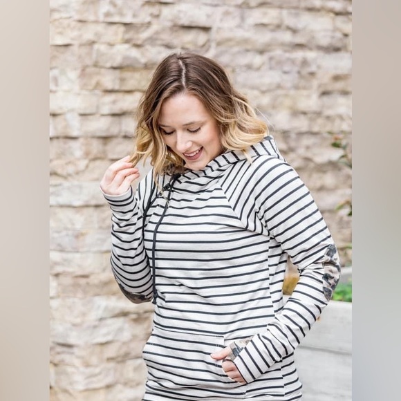 💥 BOGO 💥 NWT Michelle Mae | Double Hood Sweatshirt | Stripes | Camo | Medium - Picture 4 of 6